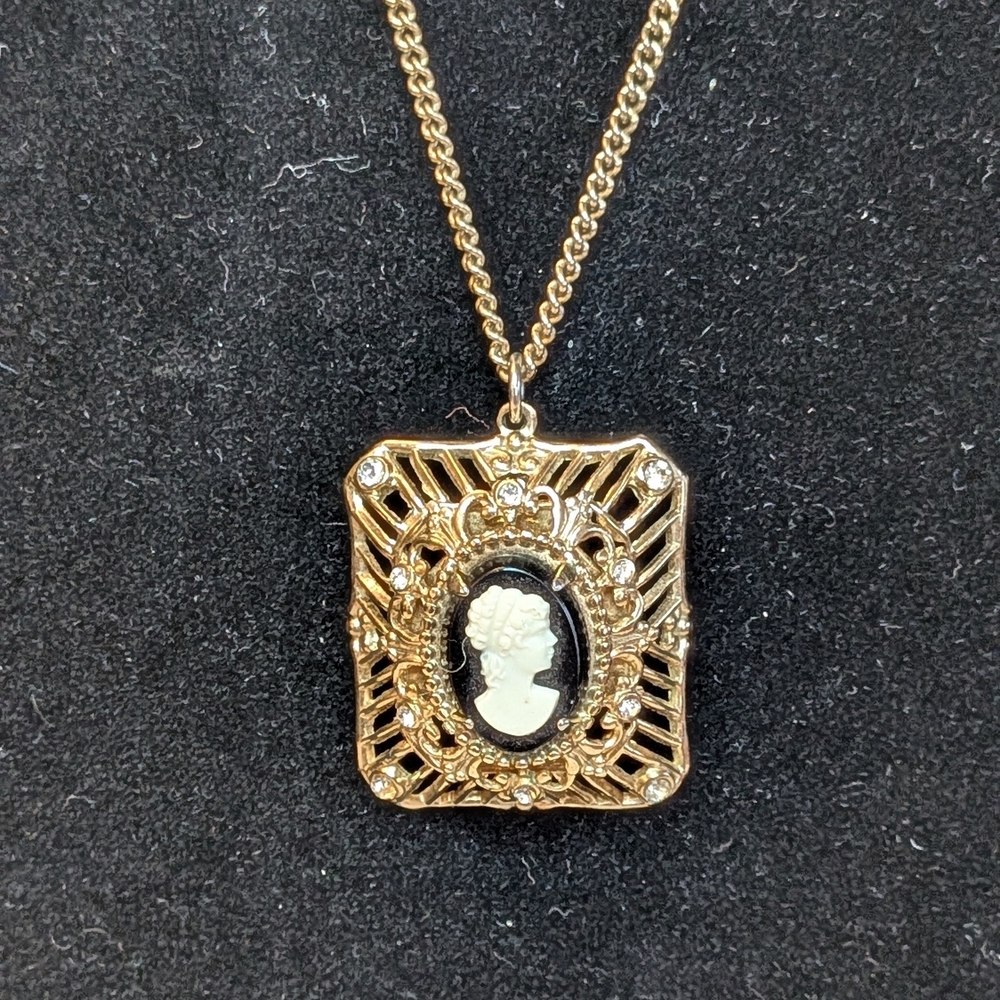 Vintage Coro Cameo Portrait Pendant In Filigree Gold Rhinestone Frame & Necklace